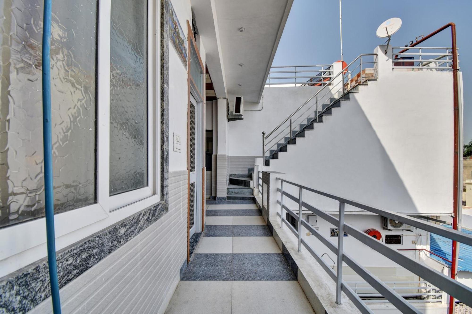 Oyo Flagship Apna Guest House Kota  Bagian luar foto